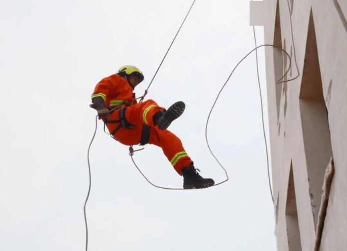 高空滑绳速降训练