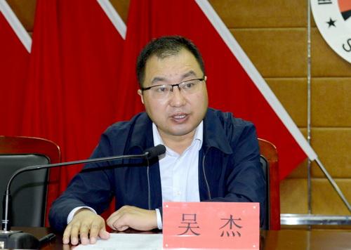 大赛组委会副主任,公司总工程师吴杰宣读《大赛总则》.