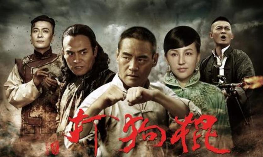 他没学历没背景,长相奇丑,如今却逆袭成知名导演还迎娶娇妻