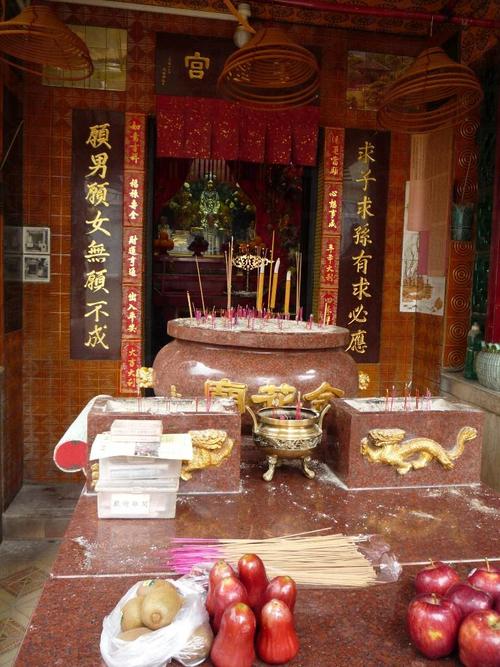 据闻金花圣母非常灵验,并有对联:「求子求孙有求必应,愿男愿女无愿不