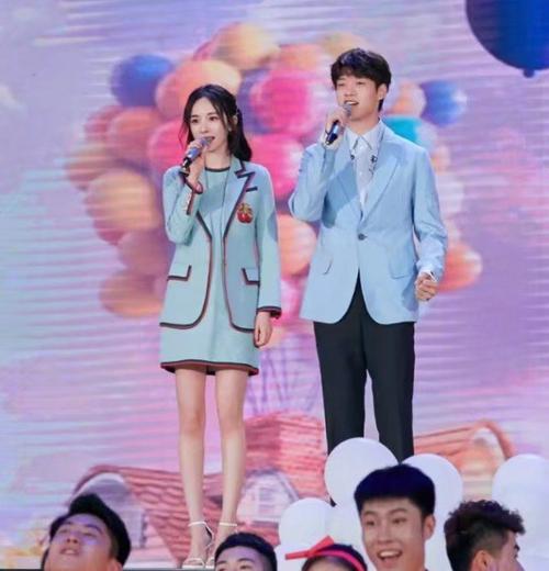 杨幂微博@别的男人,魏大勋委屈晒大长腿