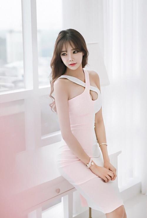 极品美女白嫩喷血诱人写真图片