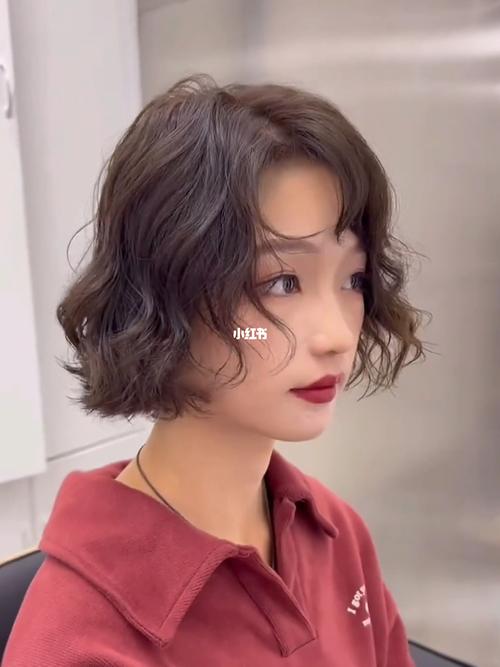 2022最火发型 短发烫发_卷发_短发_发型_烫发_复古_港风_楚河汉街攻略