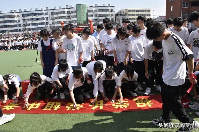 汝南二中举行红心向党逐梦远航2021届毕业典礼暨中考壮行仪式