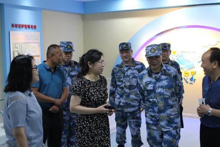 2019年8月9日,海军总部袁华智上将一行调研海军希望小学