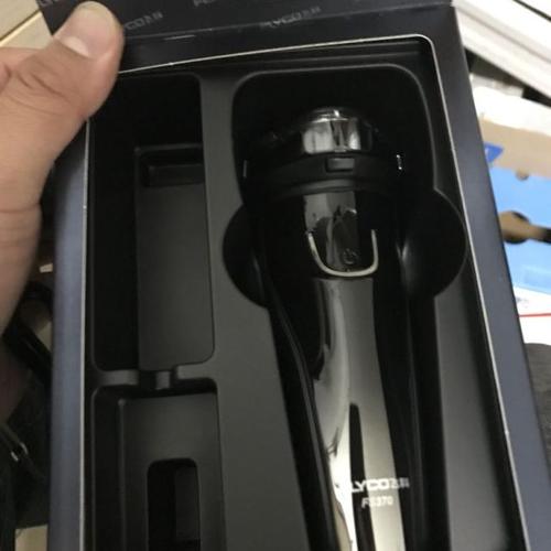 飞科flyco电动剃须刀fs370三刀头充电式全身水洗8小时充电旋转式刮胡