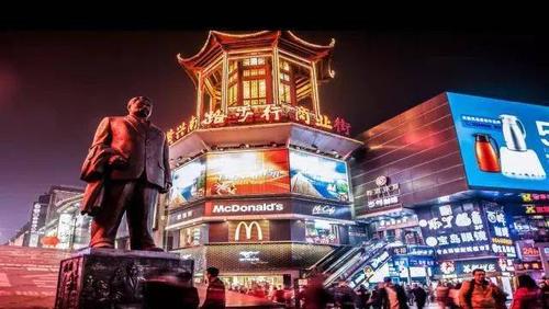 好玩的地方在楼顶,记得上去拍拍照, 黄兴路步行街 长沙市