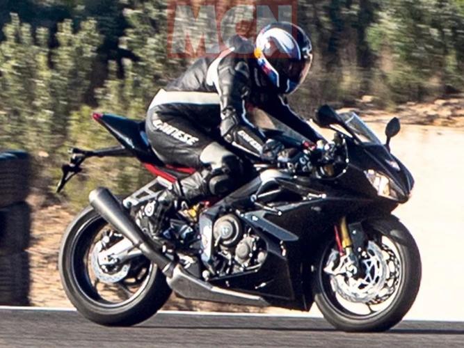 凯旋新款600cc级跑车765路试曝光,将来会搭载moto 2的