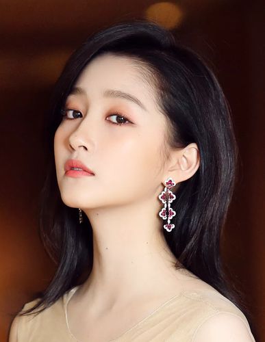 南瓜色眼妆成了女明星新宠 金秋给妆容也增添一丝温暖吧