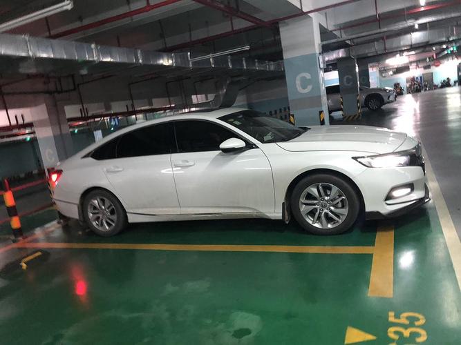 急用钱 出爱车 十代雅阁白色豪华版