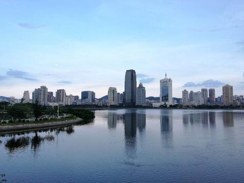 评福建省厦门市的未来:面积狭小,在中国城市竞争力方面不占优势