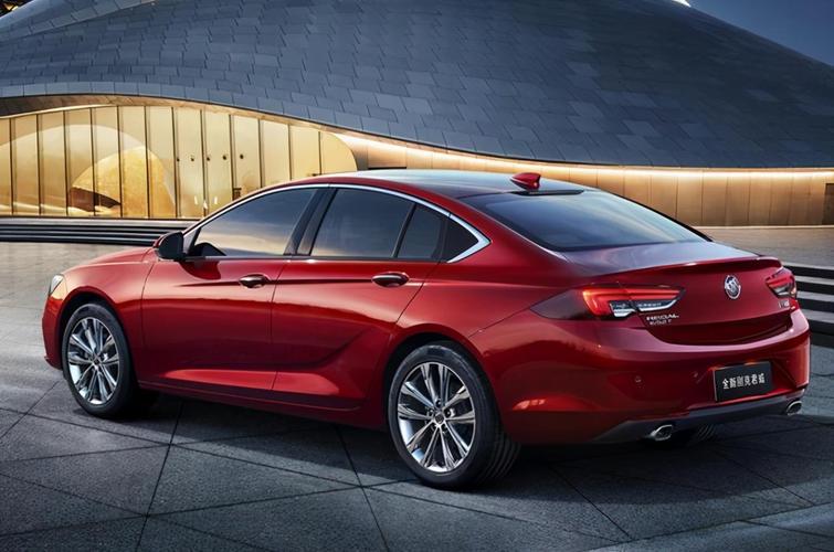 君越和君威哪个好 别克君越2021最新款