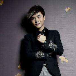 新东方英语学校教师周思成照片