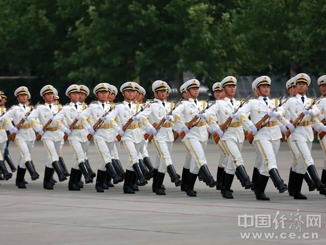 响誉世界的仪仗劲旅——三军仪仗队