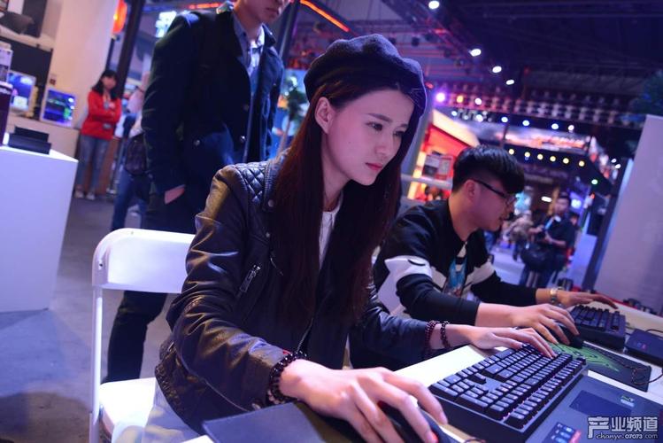 lols6官方解说苏小妍 与微笑大神的爱爱爱.哎