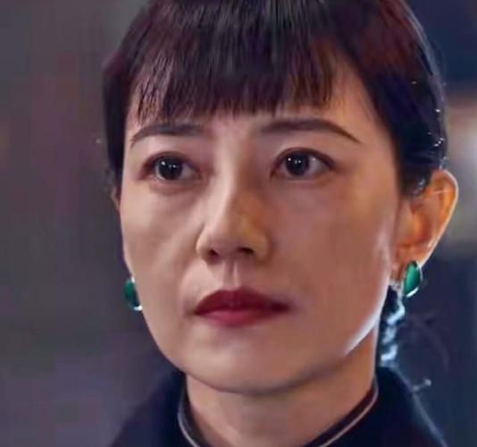 高圆圆新剧照曝光!脸上皱纹清晰可见 网友:优雅的自然