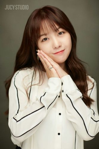方敏雅 方抽抽 壁纸 发型 美美哒