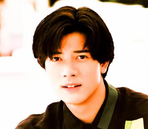 郭富城贵为90年代乐坛四大天王,一生有且仅有一个代表作:《对你爱不完