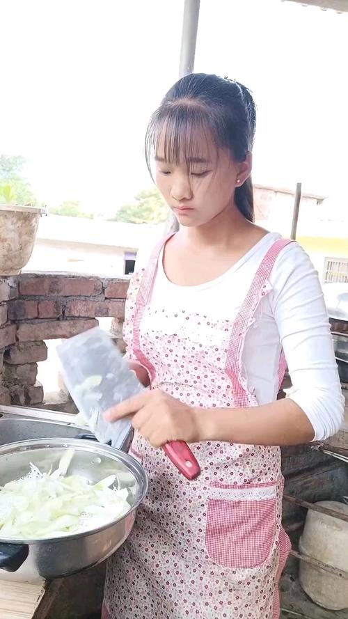 娶老婆就要娶我们这种农村女孩上得厅堂下得厨房还不要彩礼