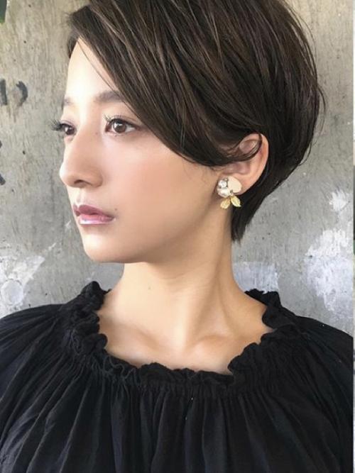 四十岁女性的短发造型-气质型斜刘海