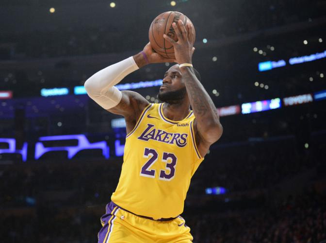 下赛季詹姆斯球衣号码成迷!他将23号球衣让给浓眉哥