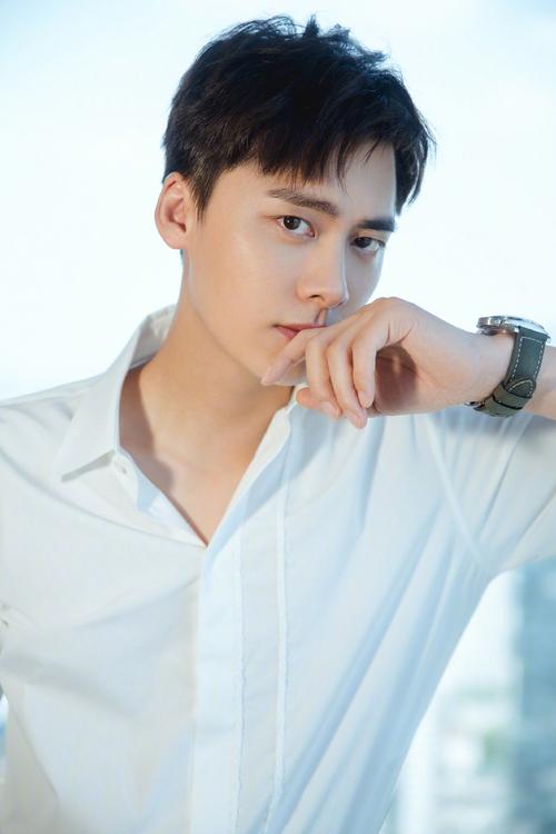 发型图片 1/6 2/6 3/6 4/6 5/6 6/6 上一组图 下一组图 李易峰相关