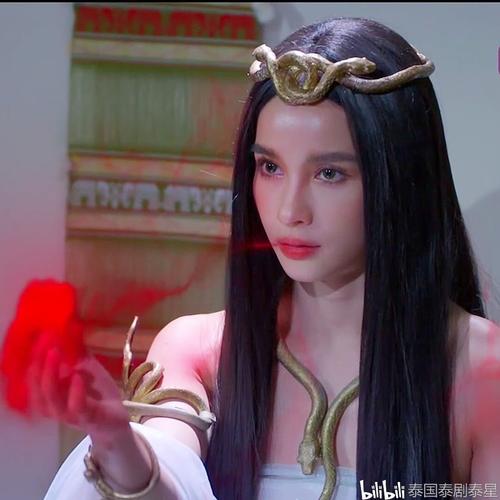 泰星vill搭小鲜肉bright合作泰剧《蛇吻》,演绎:女神为爱也疯狂