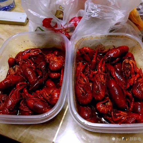 朋友打包回来吃的小龙虾