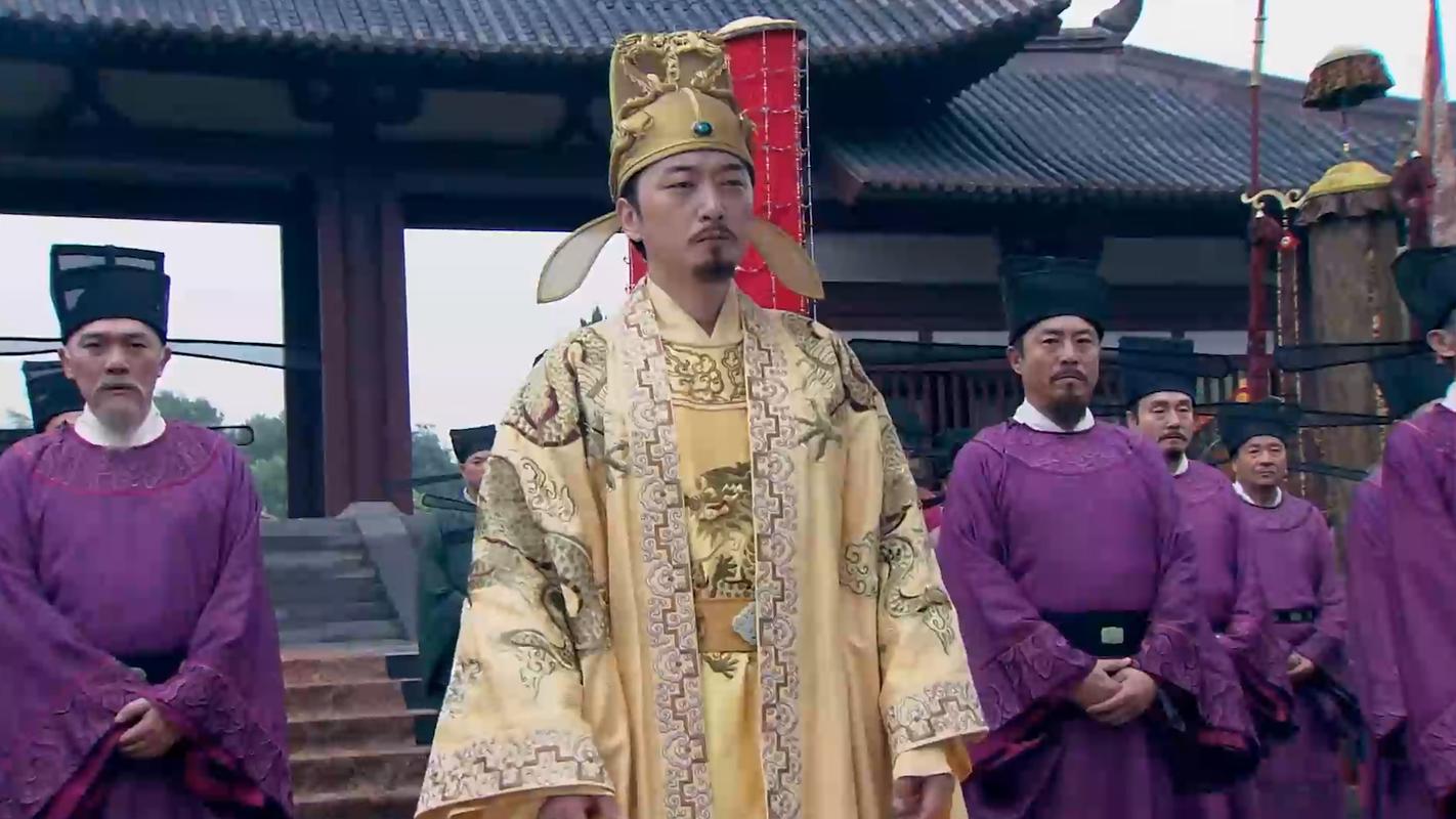 赵匡胤为啥将皇位传给弟弟赵光义?真的是他自愿的吗?