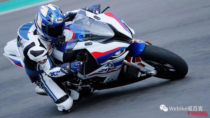 带有增压一般的狂啸动力2019bmws1000rr