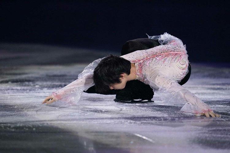 羽生结弦的血色魅影,吻冰,燕式,贝尔曼…… dbq我的泪点长在这个男人