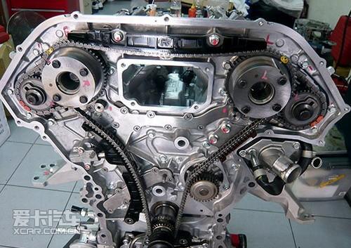 采用可变气门正时系统的发动机局部剖面图