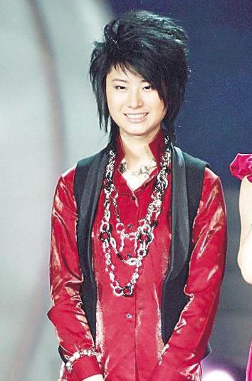 从孤独的超女冠军,到造星达人,"黑金"老板尚雯婕差点被一张"限高令"拖