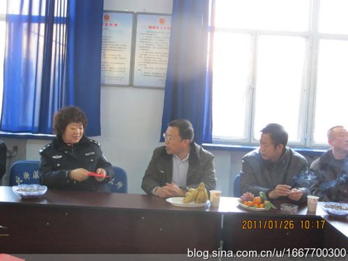 城区政法委曹葆春书记一行来所里慰问我_女警吴丽