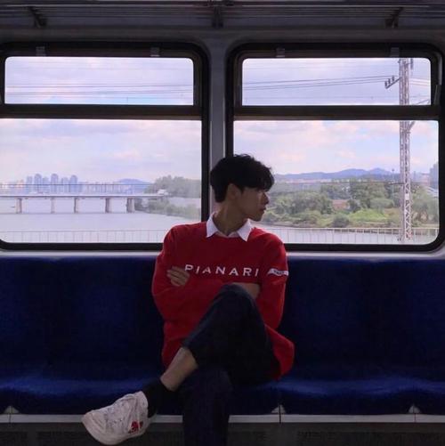 情侣头像一对两张l约会时女生最期待男生做什么