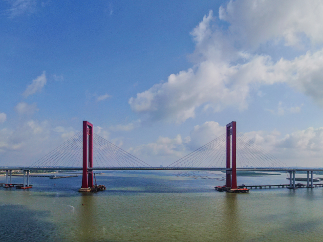 湛江调顺跨海大桥通车