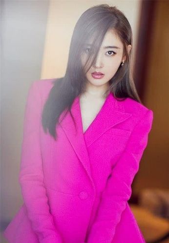 张天爱性感粉色连衣裙性感连衣裙