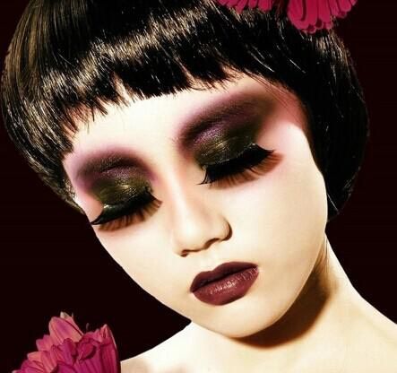 你没事逛个街上个班弄个大烟熏妆出去吓人啊.  2015-07-19 13:47