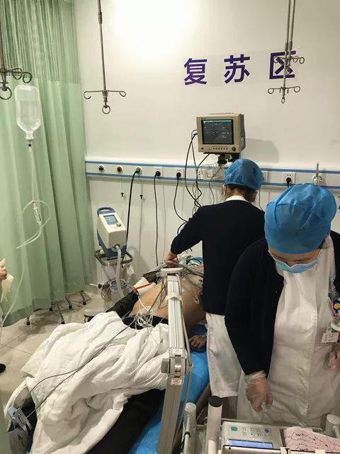 危急时刻26分钟成功抢救心脏骤停男子