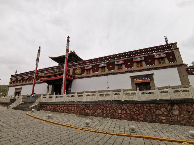 大经堂始建于1612年,是塔尔寺最大的殿堂,现有800多位僧人每天早上都