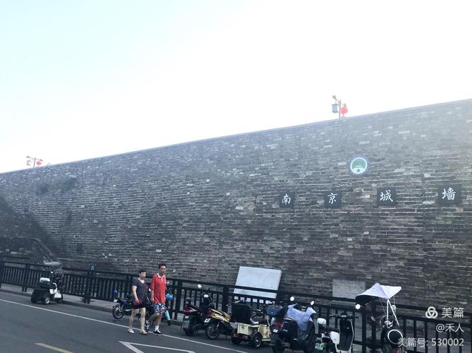 8.23.进入解放门古城墙沿着玄武湖公园湖边走到太平门