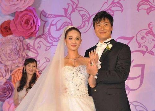 关思婷放弃戏约,经常守在张桐身边,给予他心理疏导,在生活上张照顾他