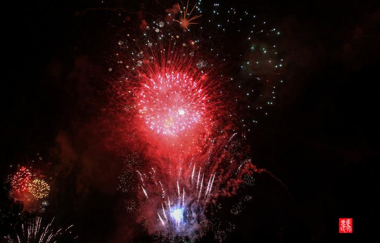 【礼花焰火迎新年摄影图片】纪实摄影_太平洋电脑网