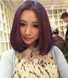 紫色中分内扣中长发.