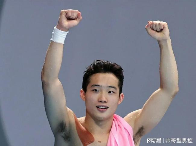 19岁跳水帅哥王宗源香港表演比心太可爱实力完全不输陈艾森