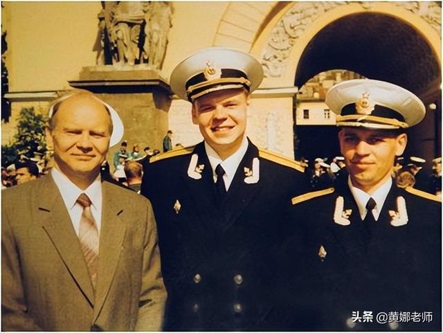 库尔斯克号的沉没:当年俄熊面对北约,选择了隐忍|潜艇|核潜艇|航空