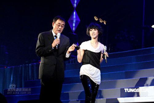 图文刘家昌演唱会刘家昌与泳儿合唱