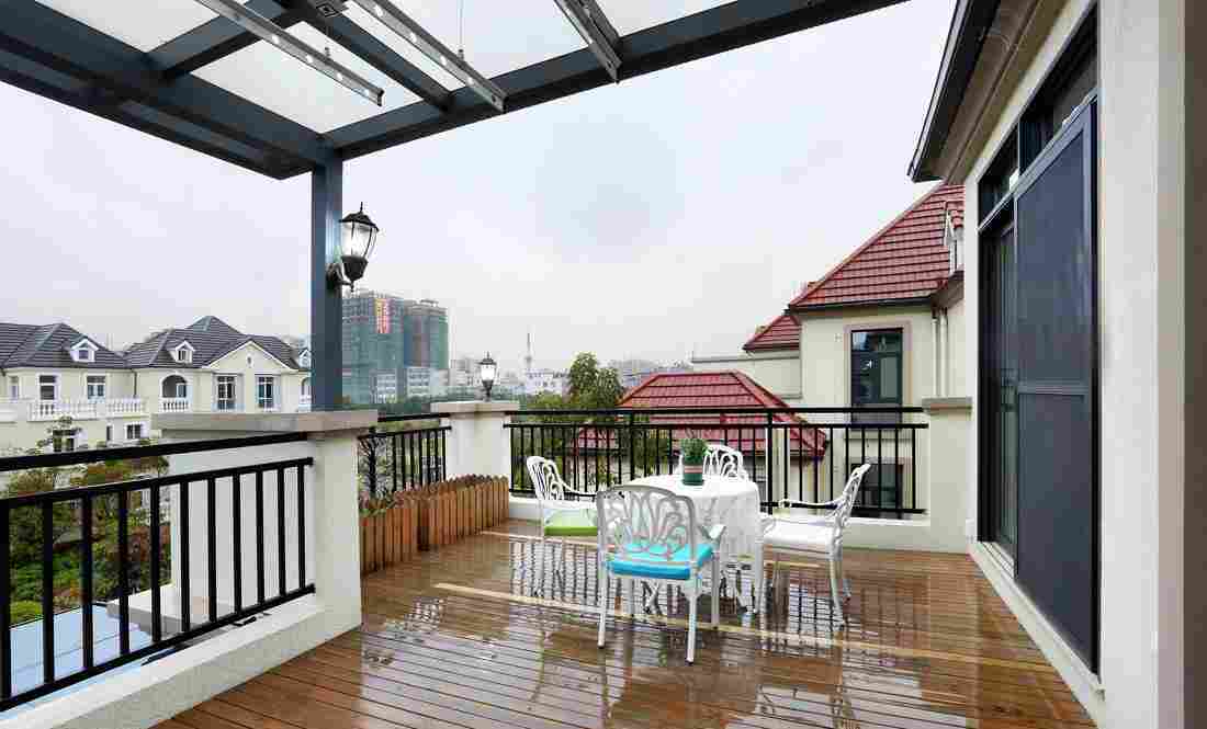 阳台装修效果图 > 楼顶层露台封闭改玻璃阳光房效果图 复式楼平台不