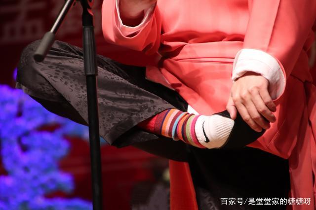 栾云平微博晒花袜,师弟孟小仙儿却成网友关注焦点