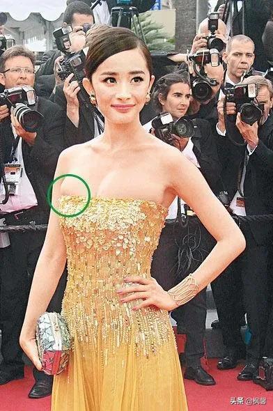 那些红毯走秀女明星的尴尬瞬间